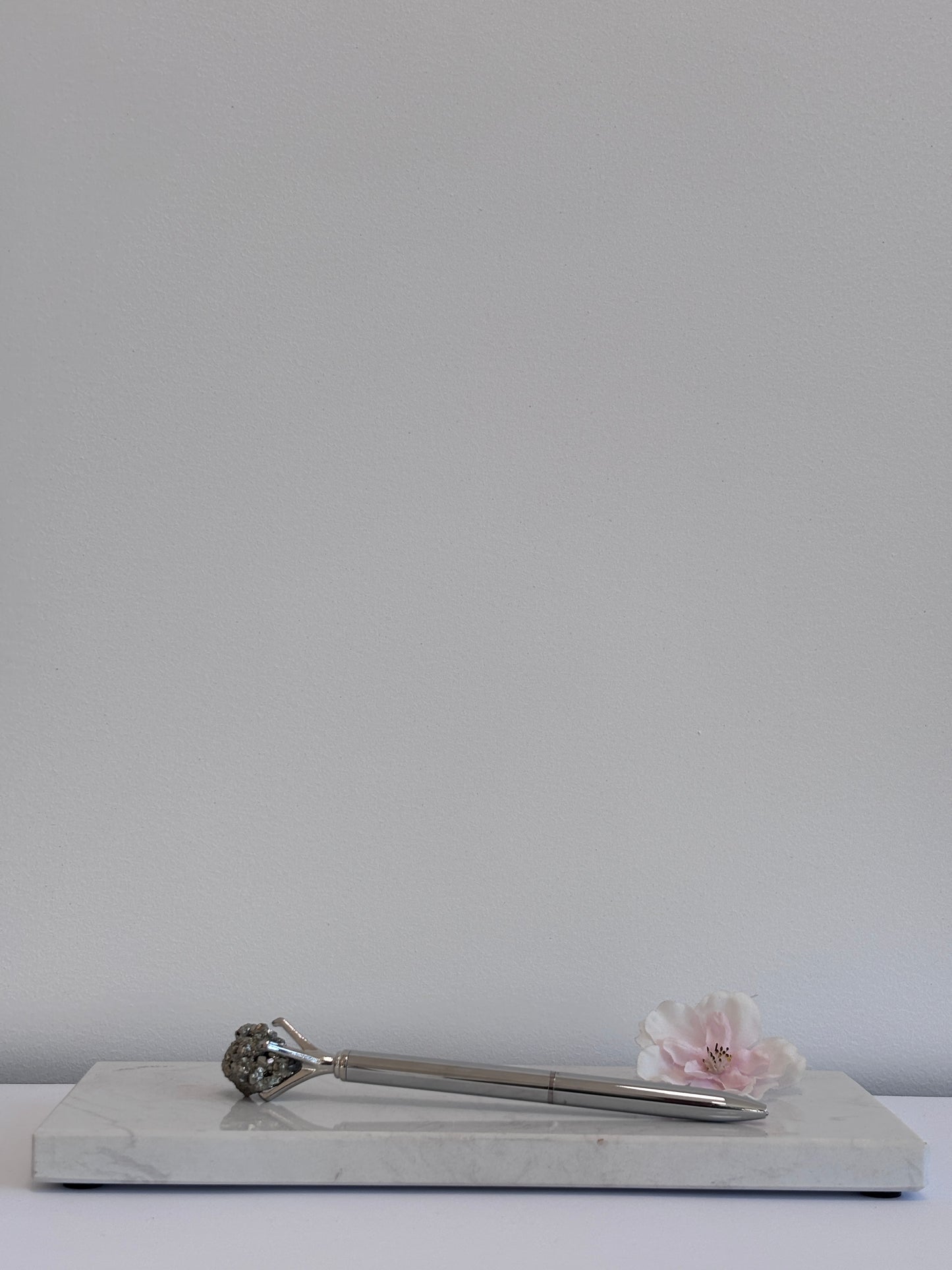 Edelsteen Pen – Rozenkwarts, Amethist, Fluoriet, Bergkristal, Pyriet of Apatiet