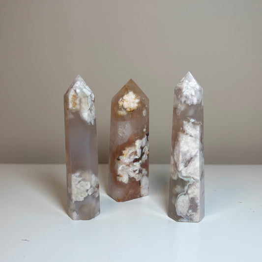 Flower agaat met natuurlijke bloempatronen – zachte steen voor rust en groei