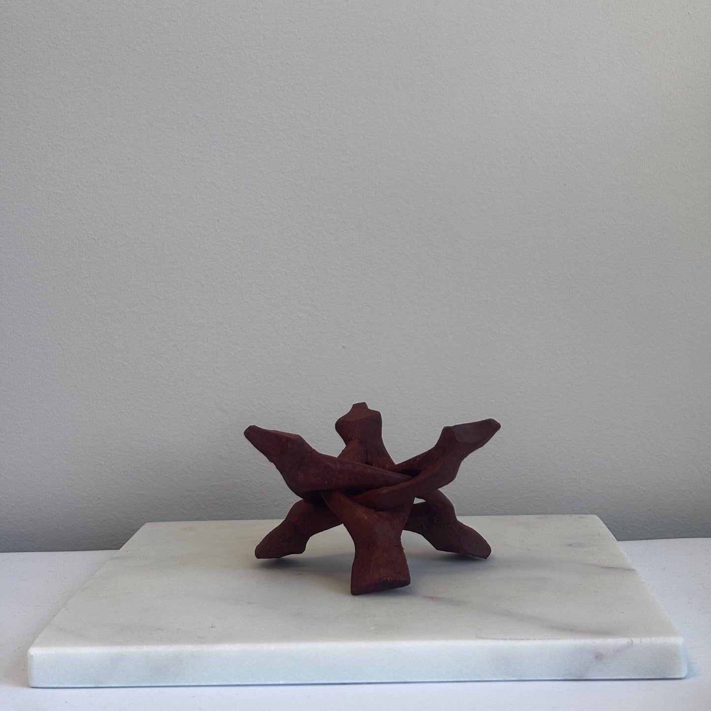 Houten edelsteen standaard – Natuurlijk display (licht & donker hout)
