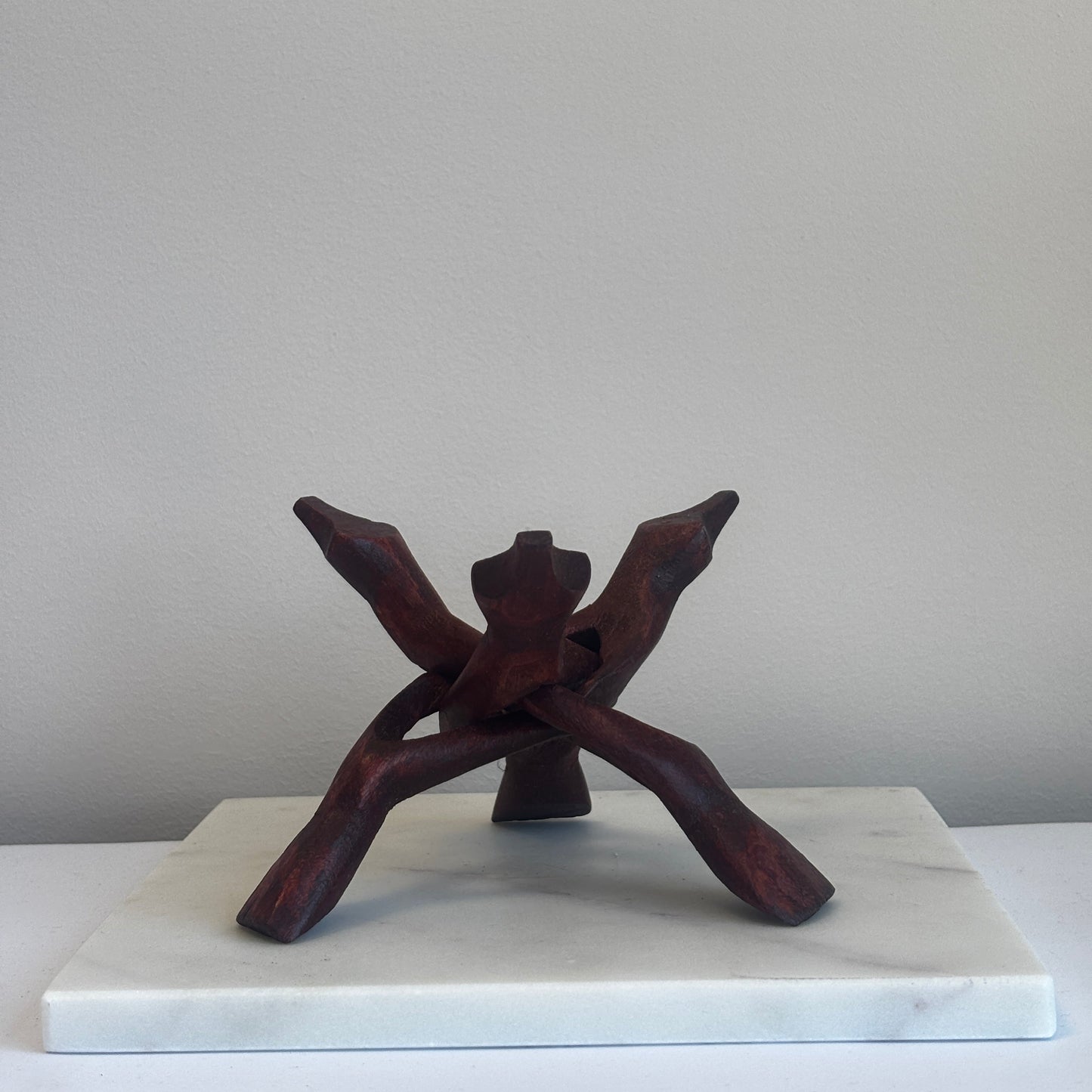 Houten edelsteen standaard – Natuurlijk display (licht & donker hout)