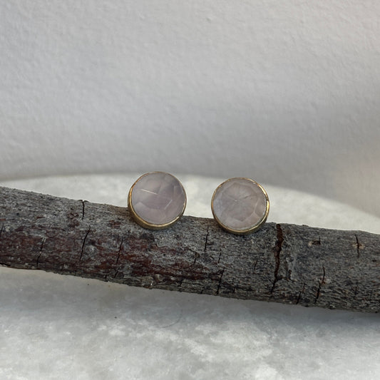 Rozenkwarts oorbellen – Edelmetaal studs (goud- of zilverkleurig)