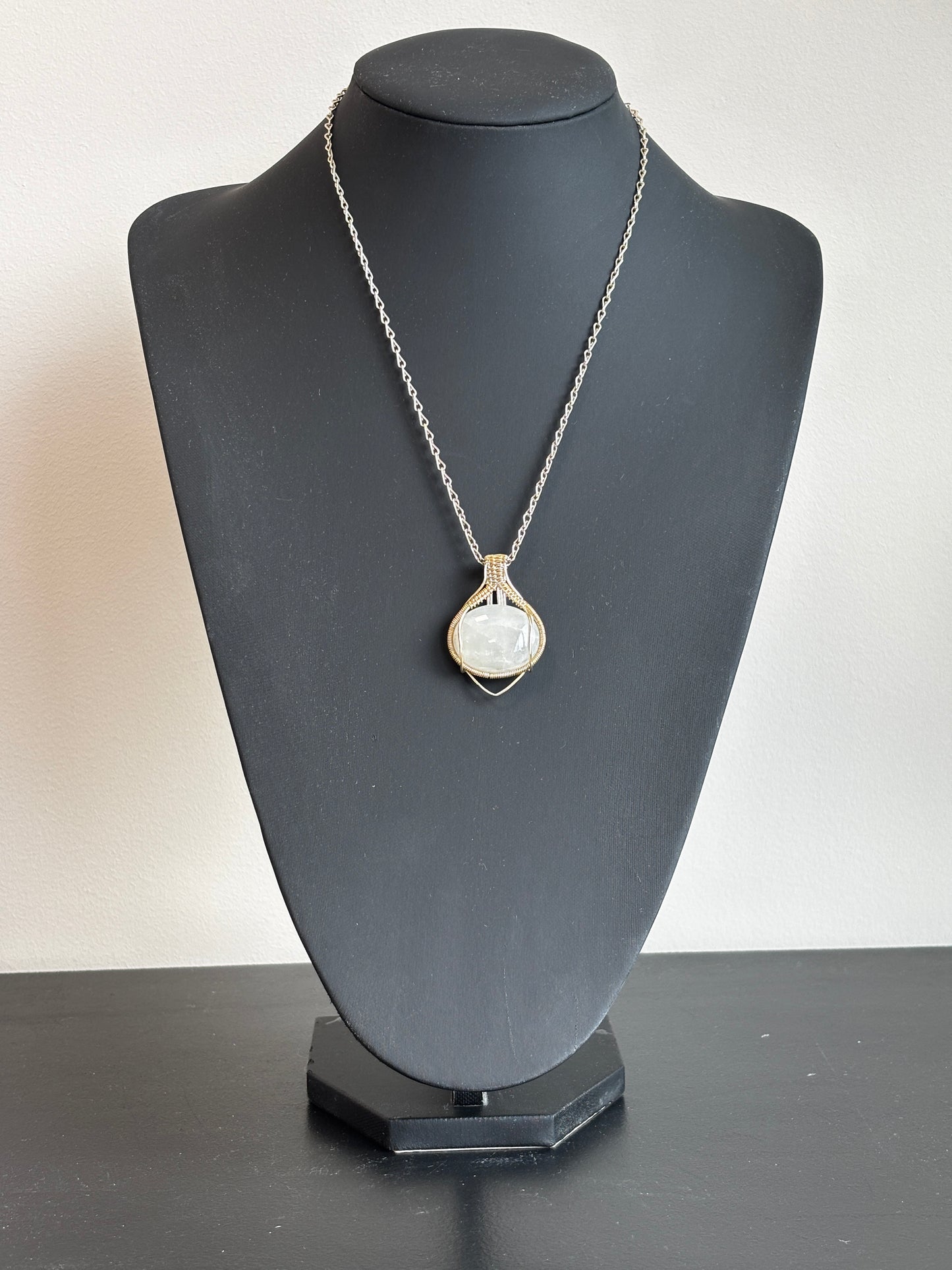 Witte maansteen, ketting
