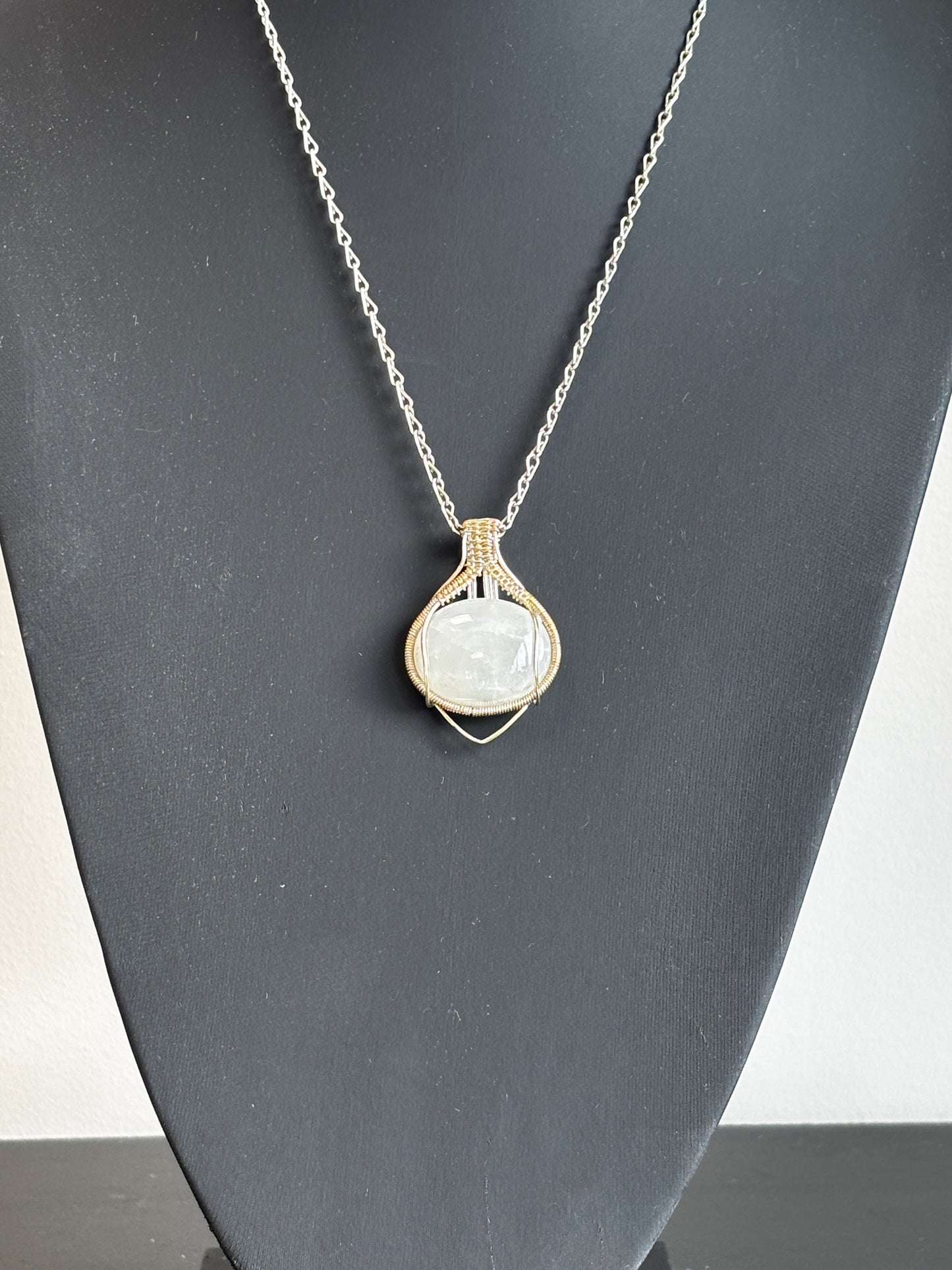 Witte maansteen, ketting
