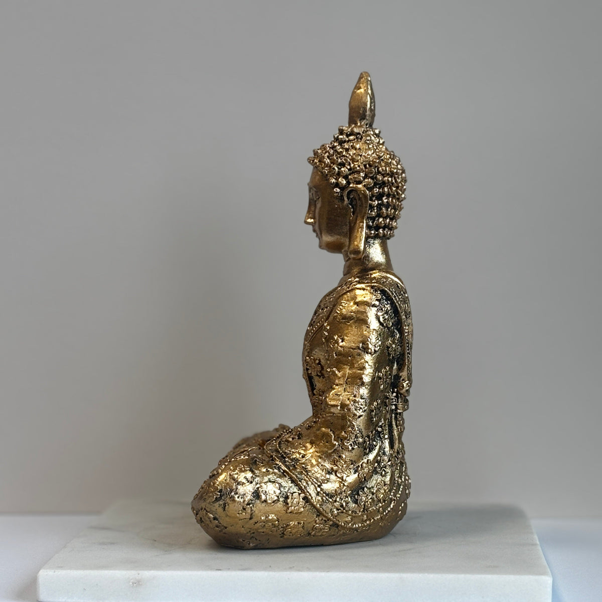 Gouden boeddha, zijaanzicht