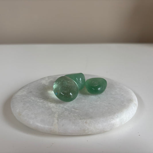 Groene fluoriet trommelsteen – steen voor focus en helderheid
