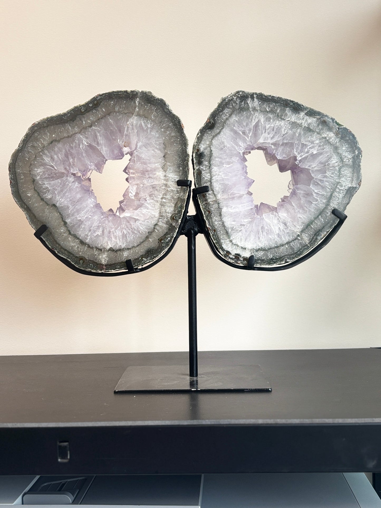 Amethist portal op standaard - statement piece