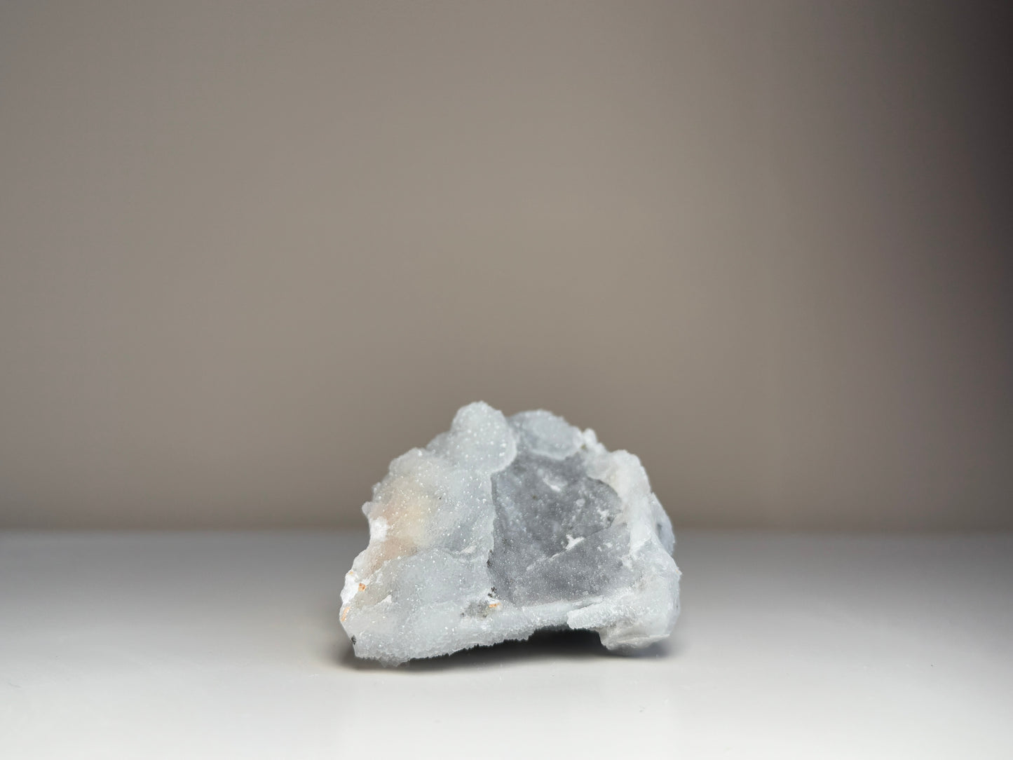 Chalcedoon, druzy stukje, nr 3