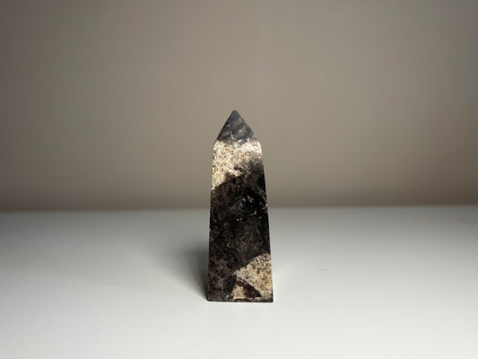 24. Sphaleriet, obelisk