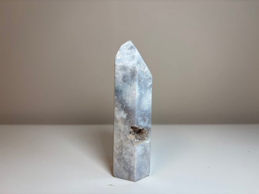 Amethist roze, obelisk, nummer 6.