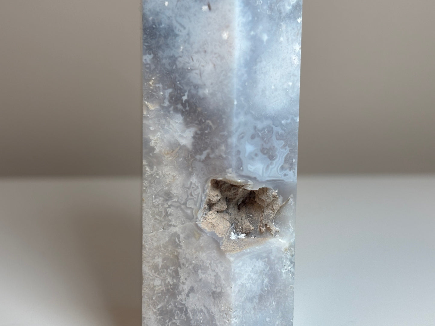 Amethist roze, obelisk, nummer 6.