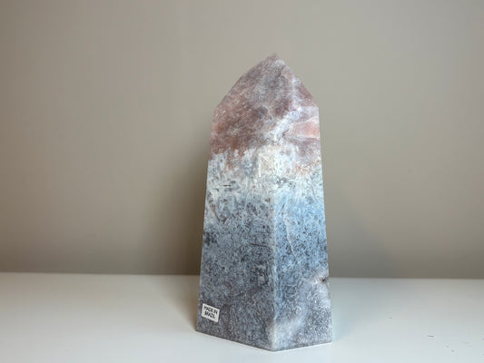 Amethist roze, obelisk, nummer 1.