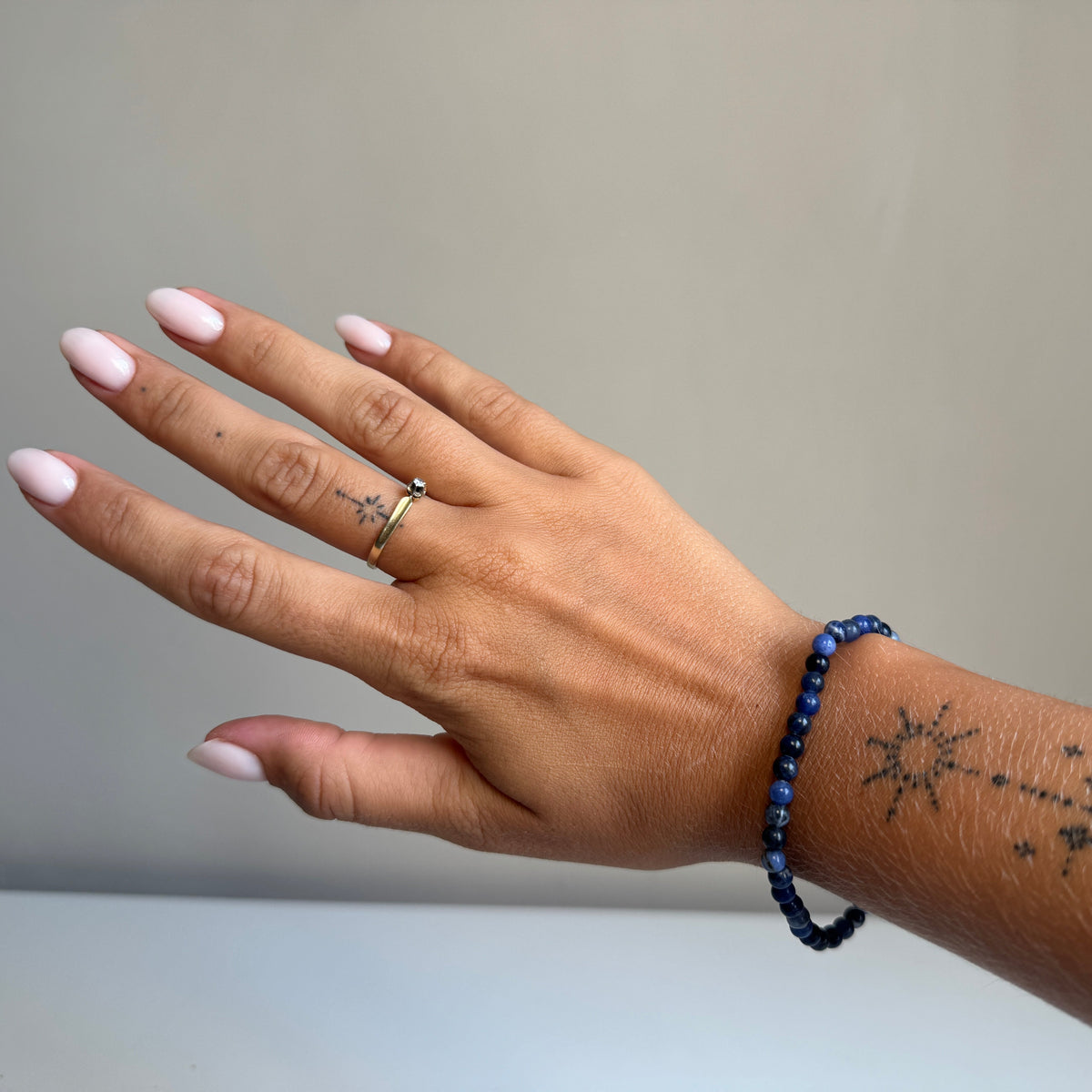 Sodaliet armband 4 mm kraal