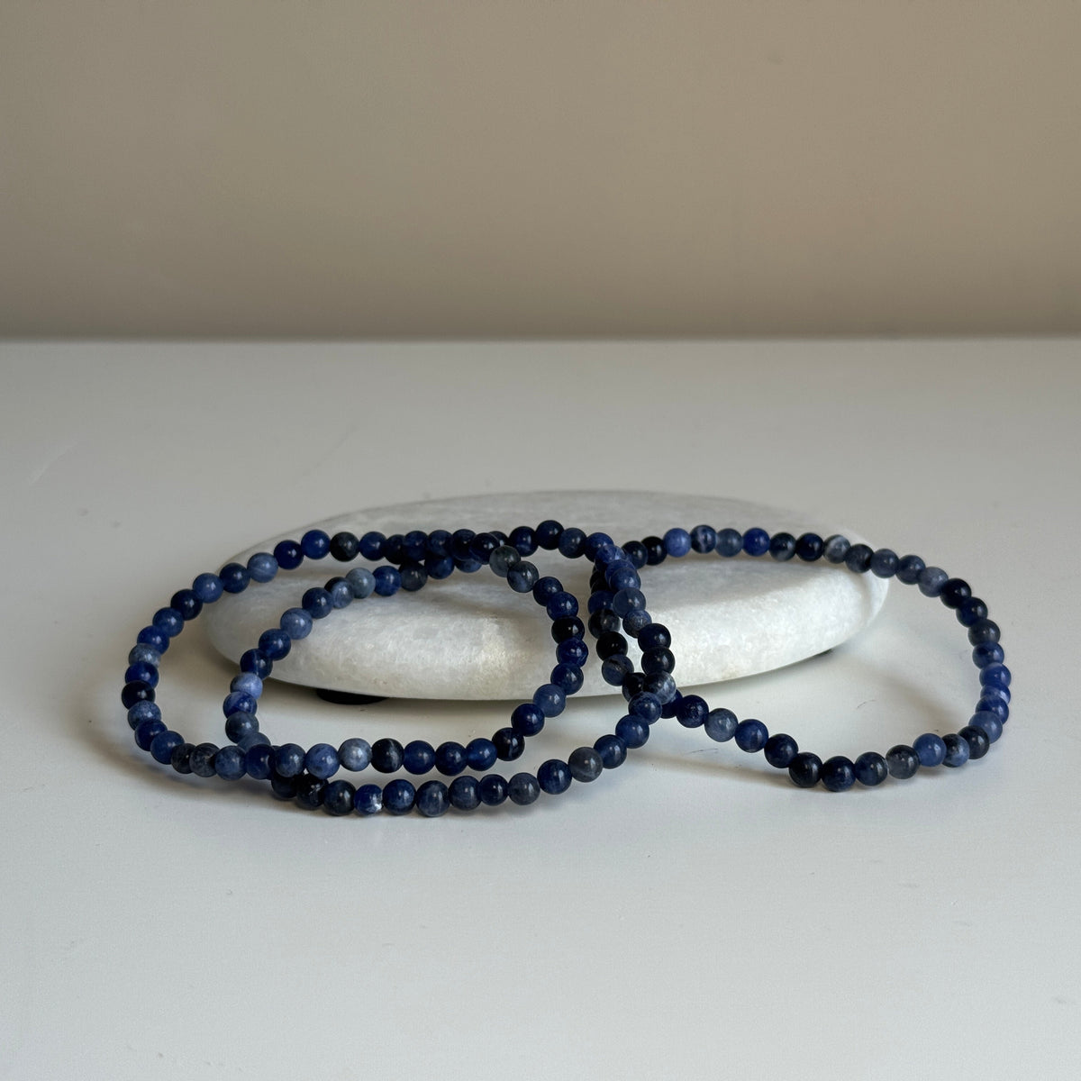 Sodaliet armband 4 mm kraal