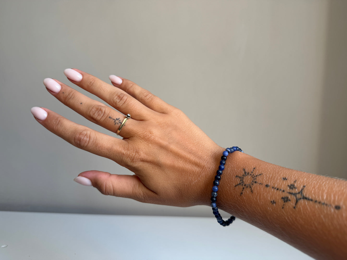 Sodaliet armband 4 mm kraal