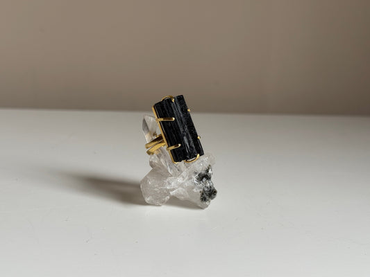 Verstelbare Ring met Zwarte Toermalijn – Verguld Goud