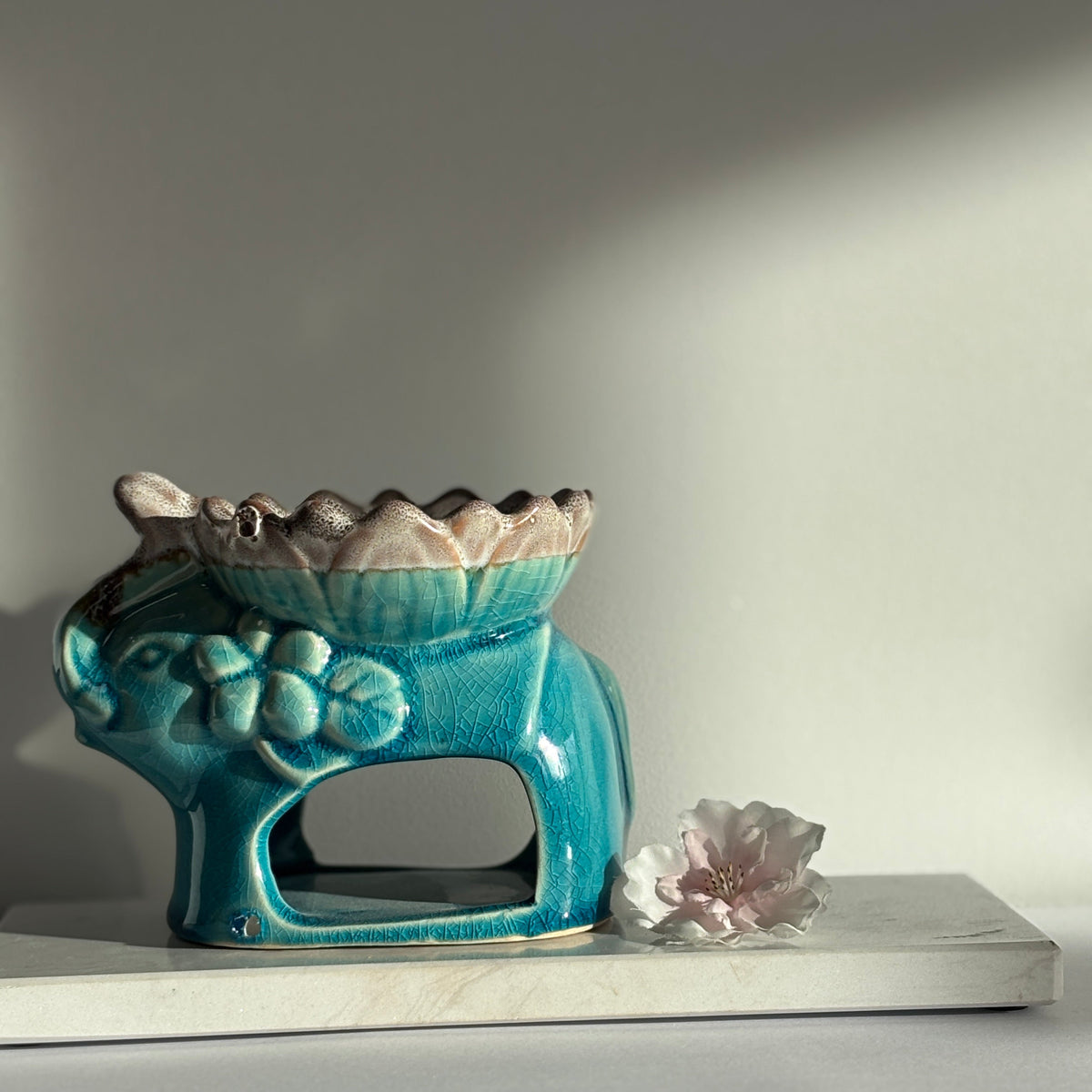 Blauwe olifant aromabrander, achterzijde