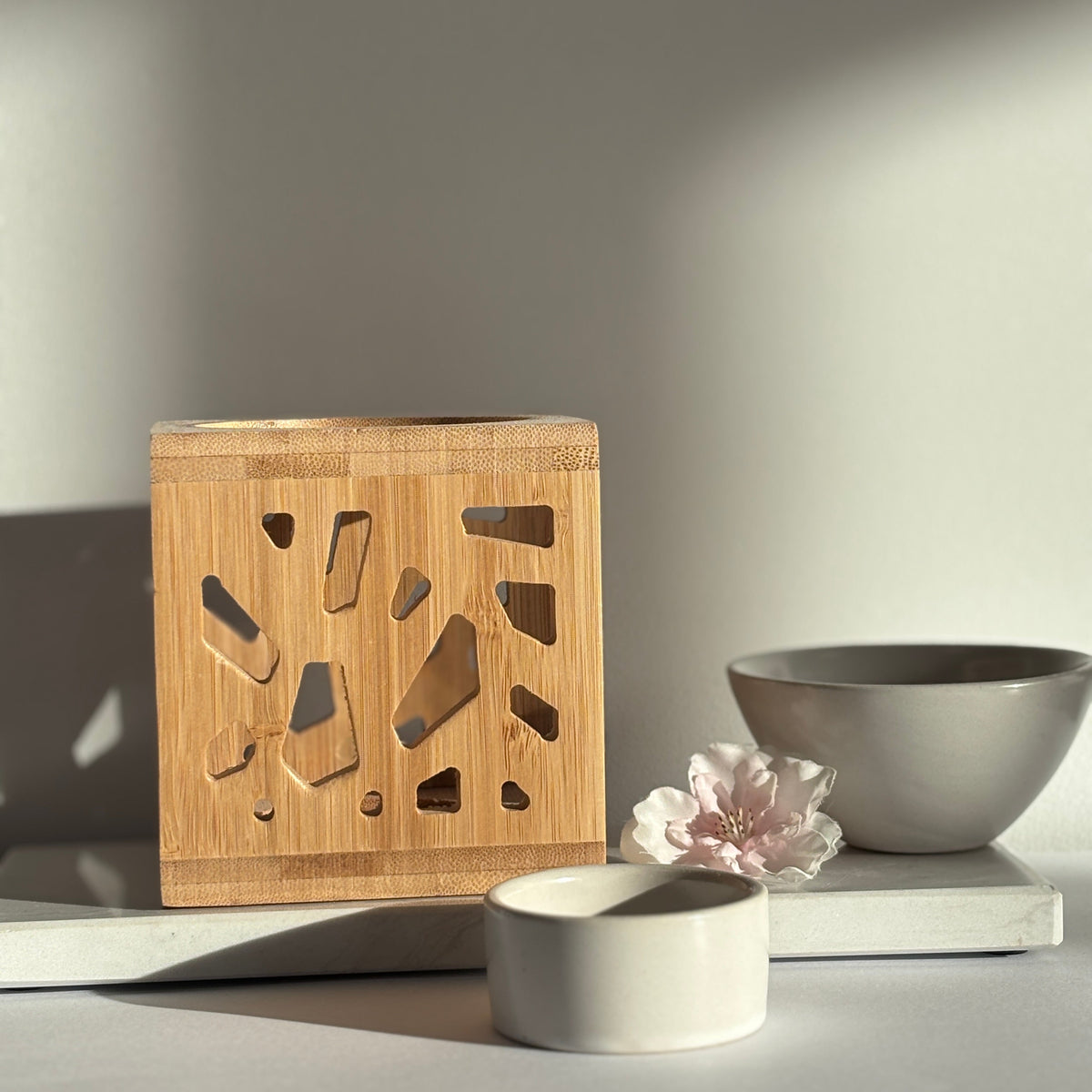 Vierkante houten aromabrander met losse onderdelen