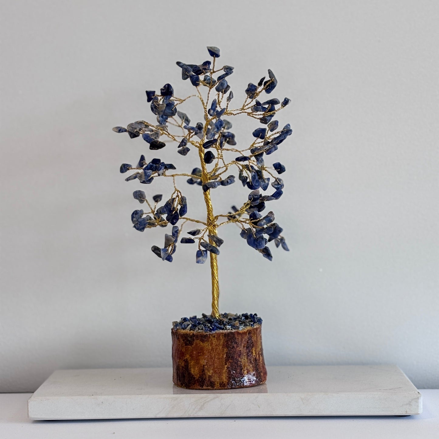 Edelsteenboompje van sodaliet – blauw kristallen boompje voor helder denken en communicatie