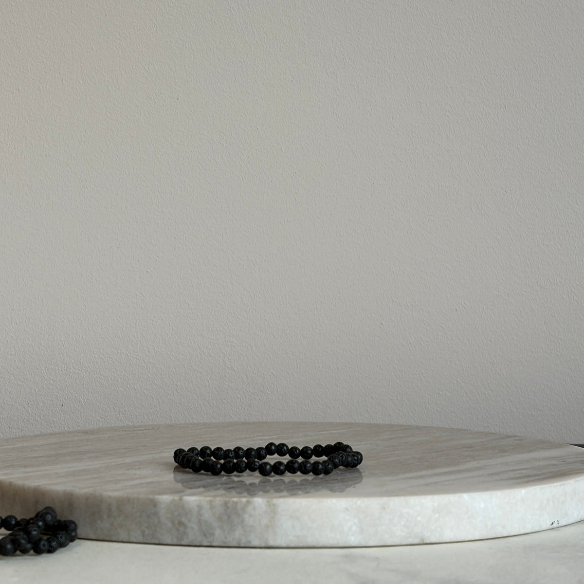 Lavasteen armband 4 mm kraal