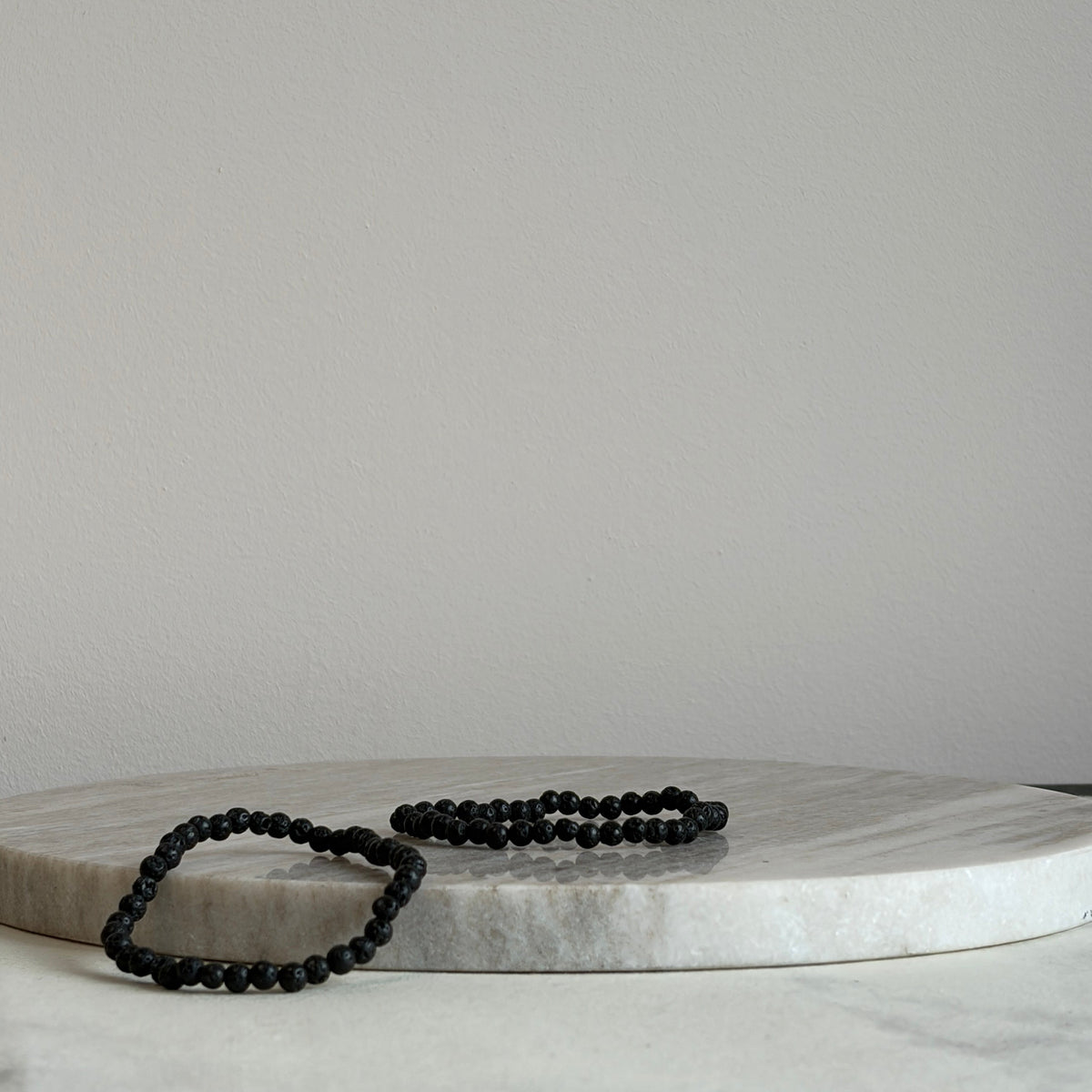 Lavasteen armband 4 mm kraal