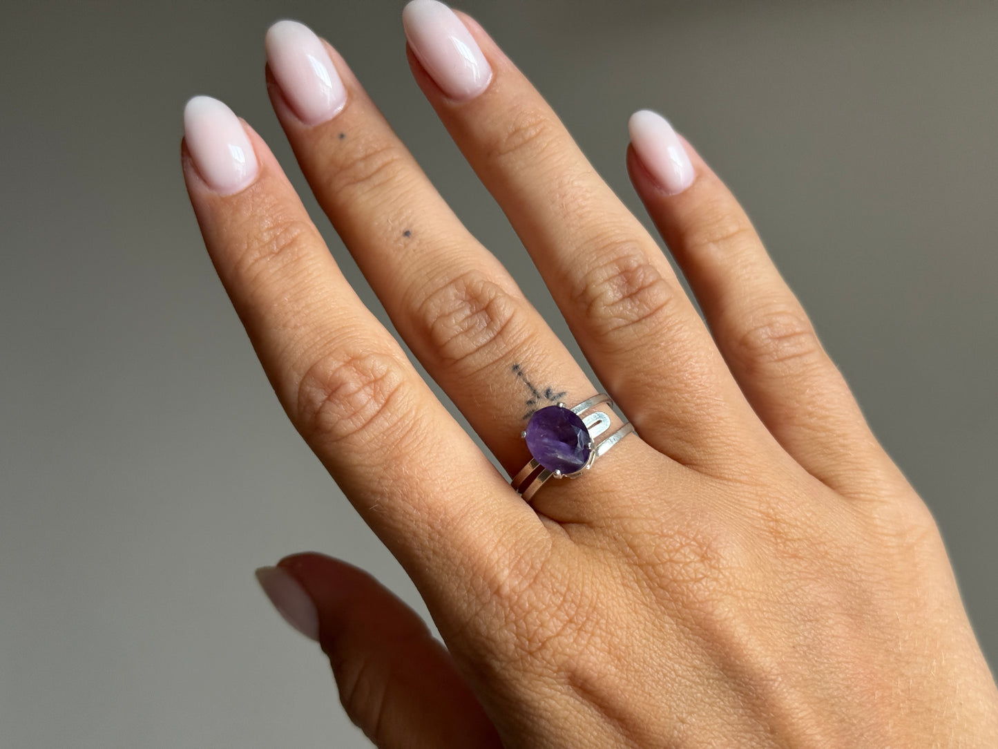 Verstelbare ring met amethist - zilverkleur