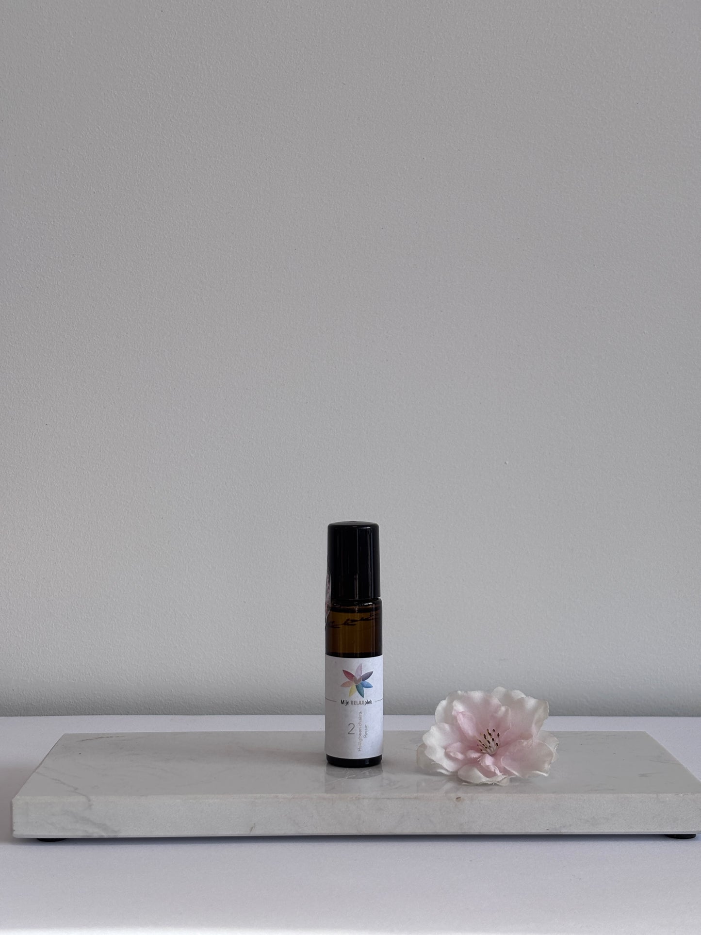 2e Chakra Roller 10 ml van Tamara’s Relaxplek – geurfrequentie voor creativiteit en levenslust met bergkristal en carneool