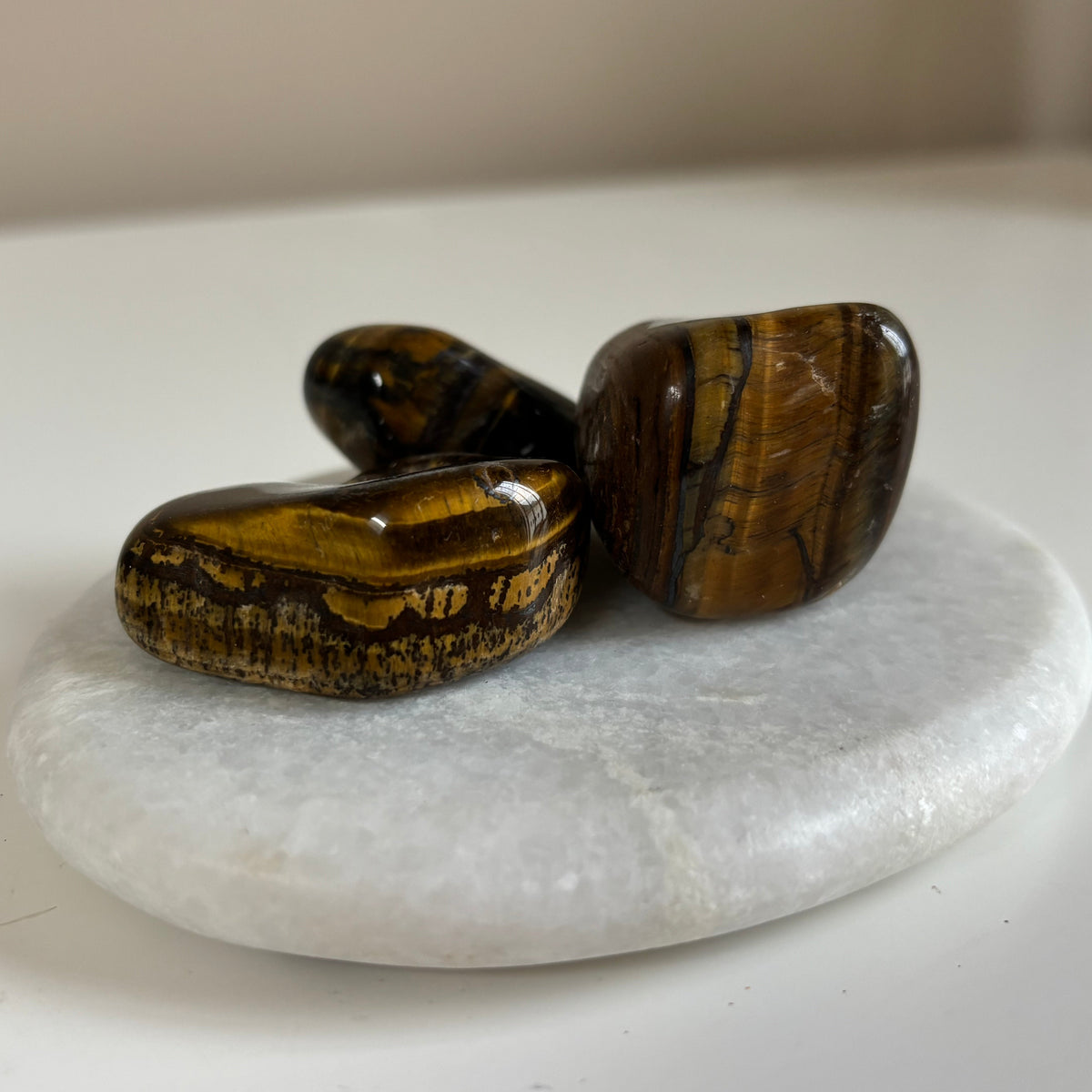Tijgeroog trommelsteen in bruin en goud met glans